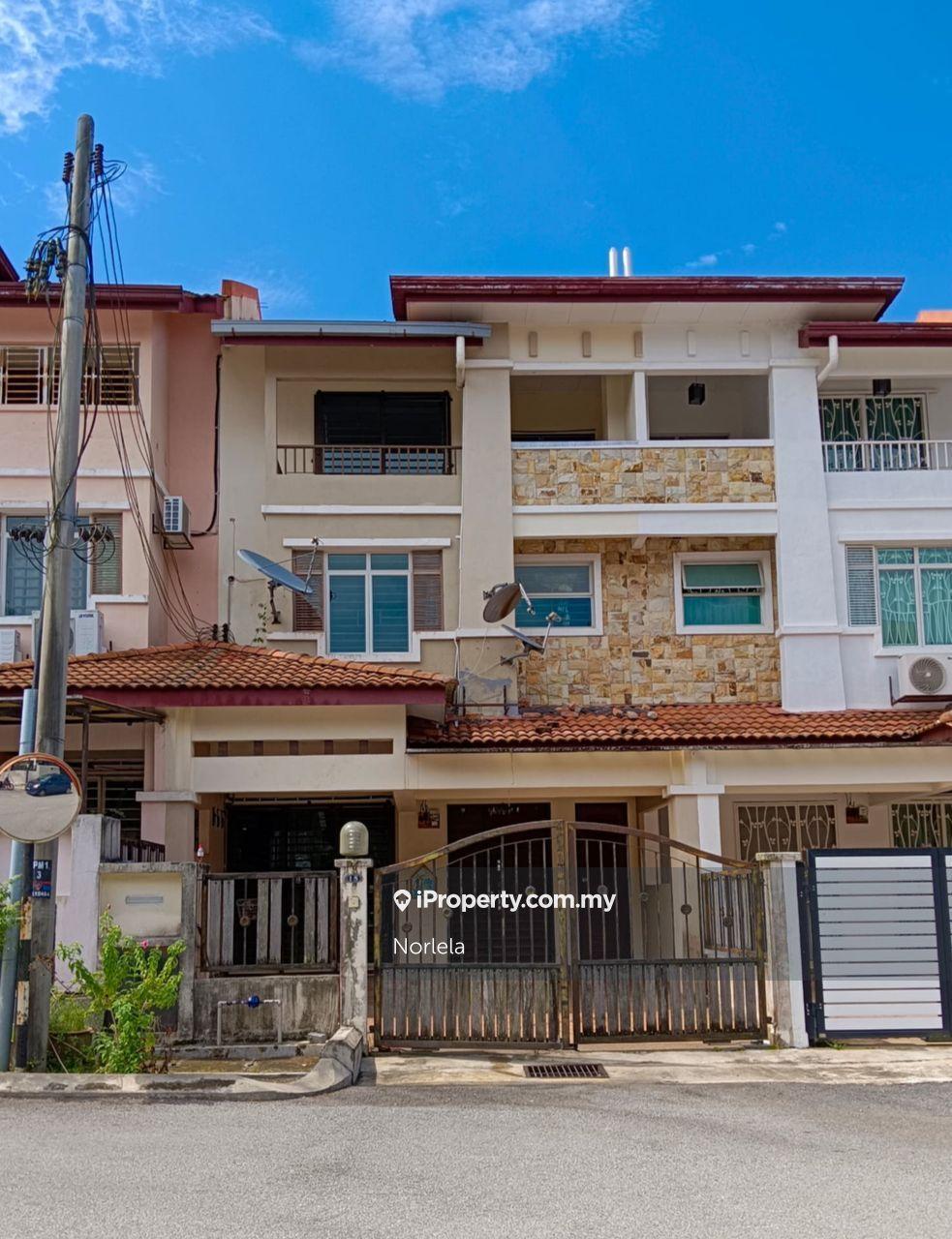 Gated & Guarded 3 Storey Terrace House Permai Villa Bkt Ampang Permai