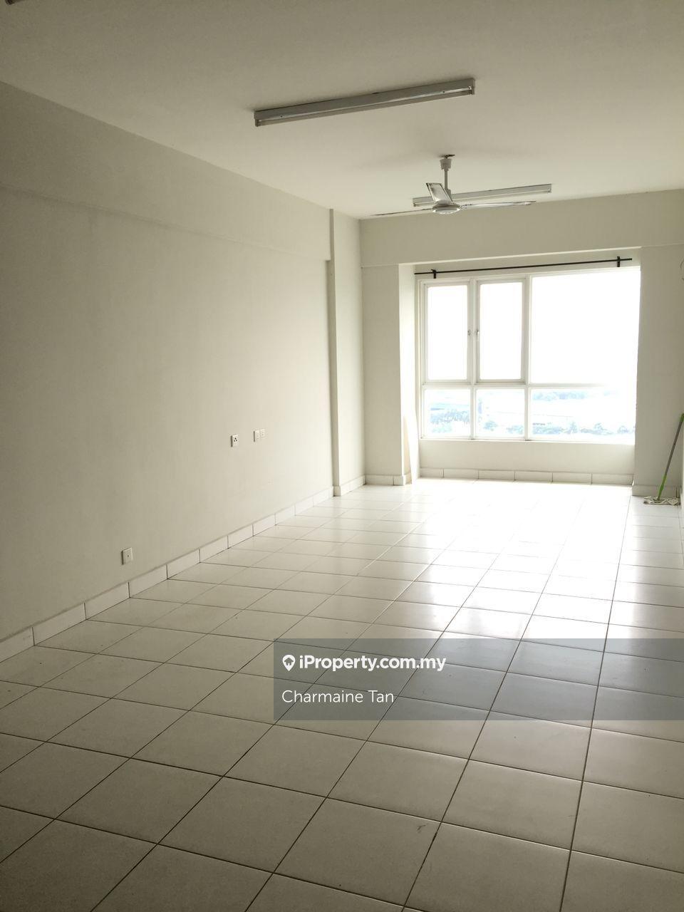 First residence no balcony high floor