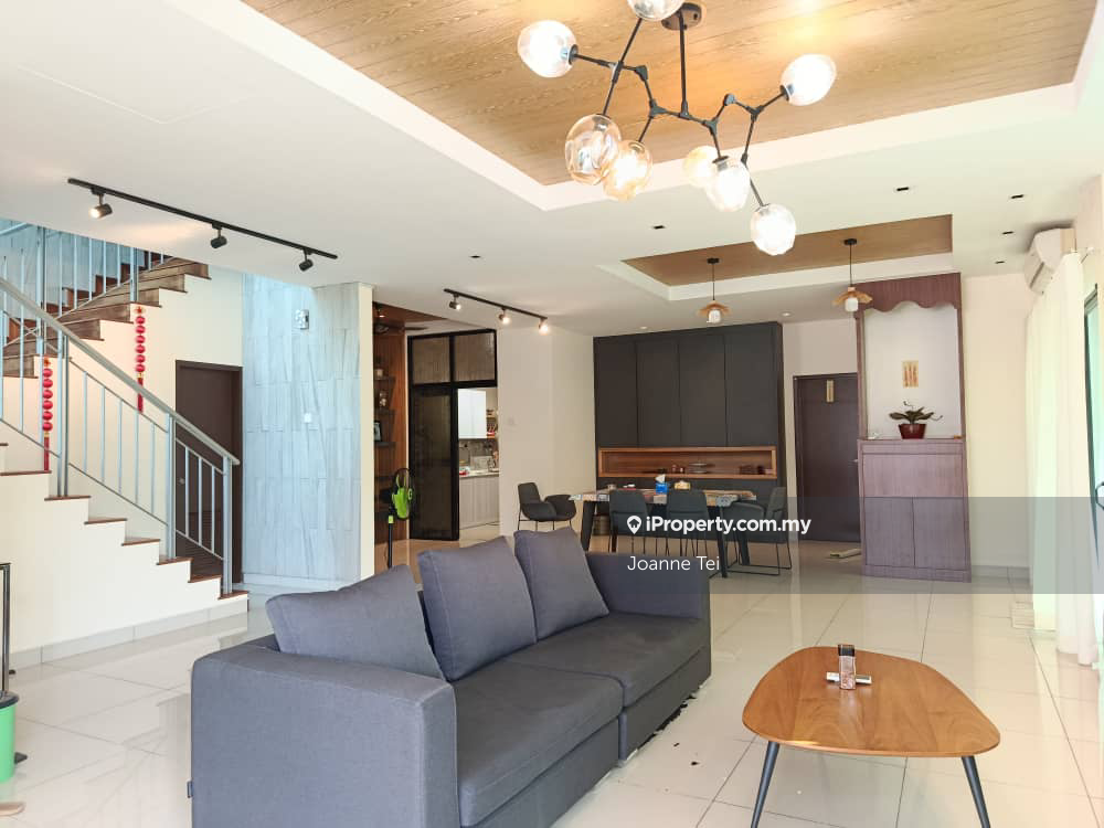 Semi-D house for Rent