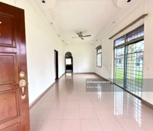 Corner Single Terrace House with ample parking space