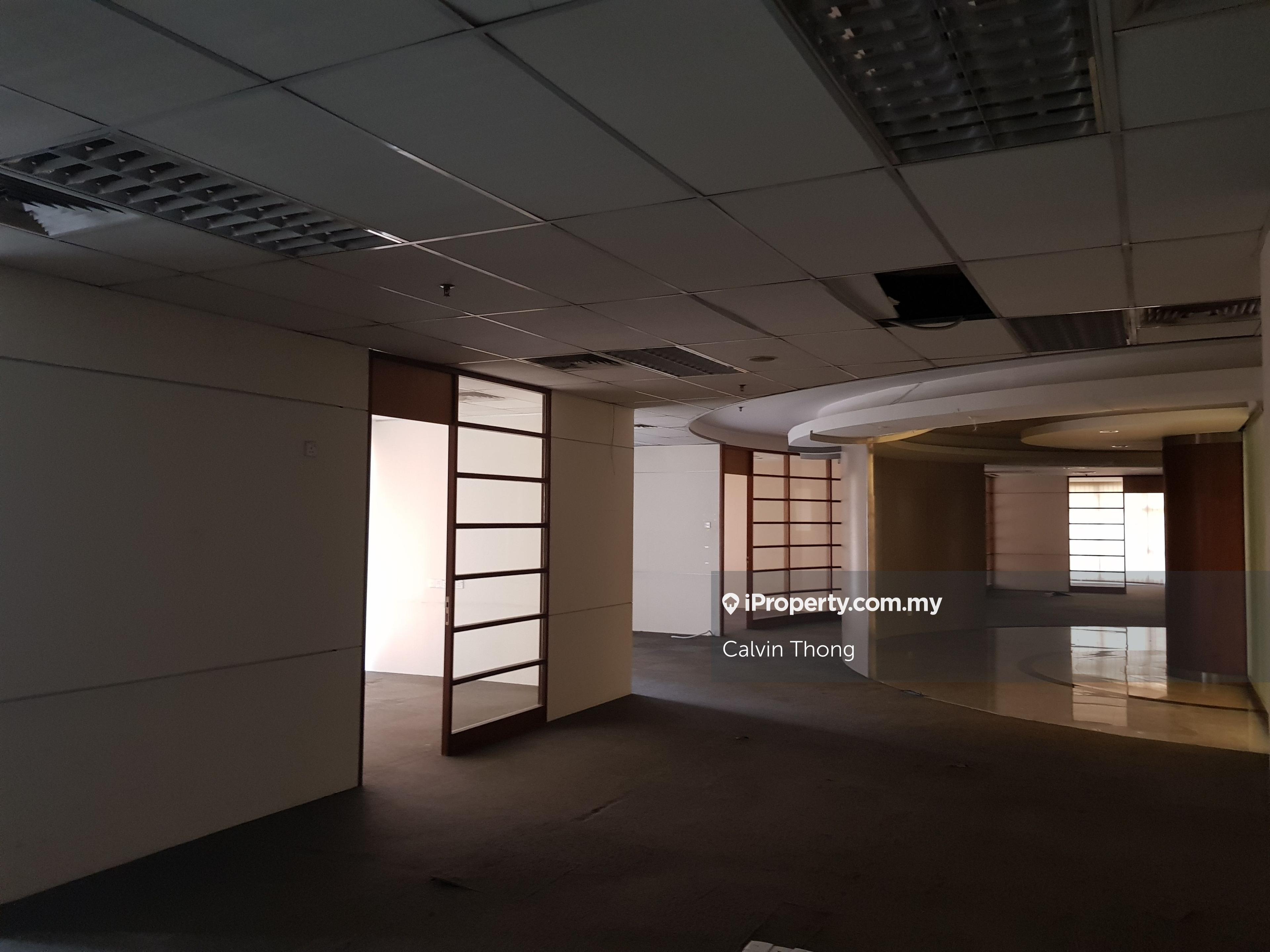 Walking distance to Ara Damansara LRT Station. Good facilities.