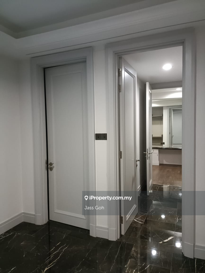 St Regis higher floor wonderful and move in condition