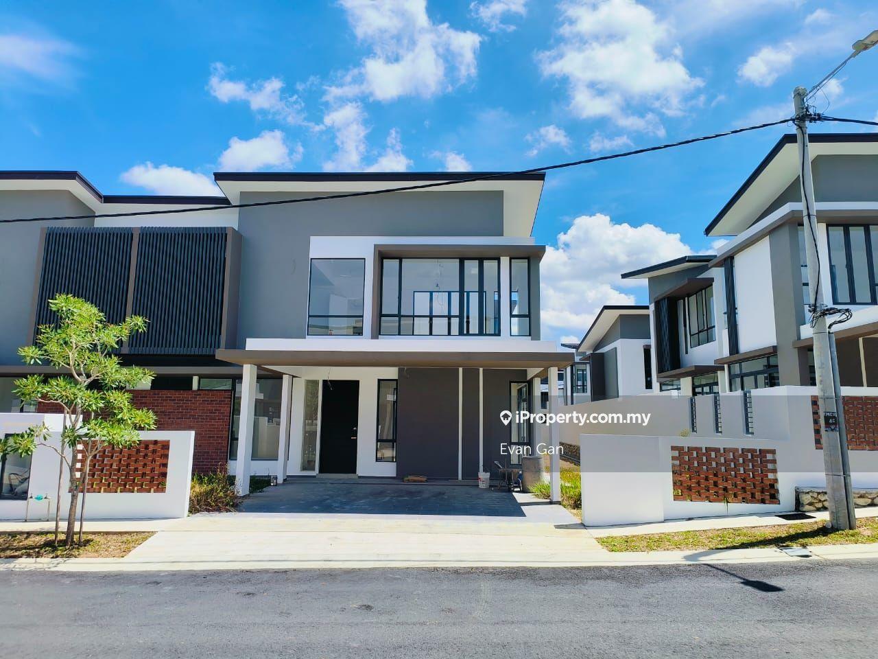 Swimming Pool Gated 2 Storey Semi D Country Villa Ayer Keroh Melaka