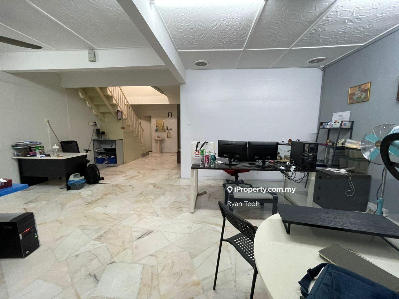 1.5 Storey Terrace, Tip-top Condition, 4 Rooms, Fully Extent, Non Bumi