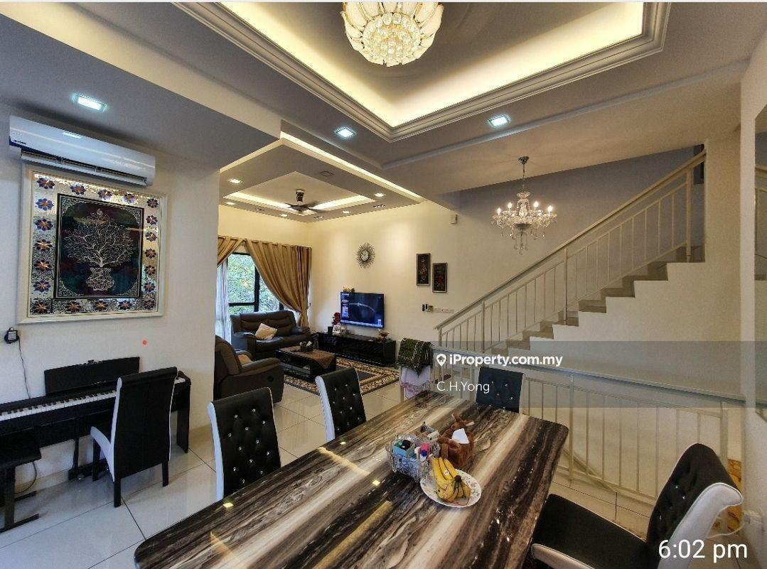 N'dira Townvilla for rent - endlot upper unit (partly furnish)