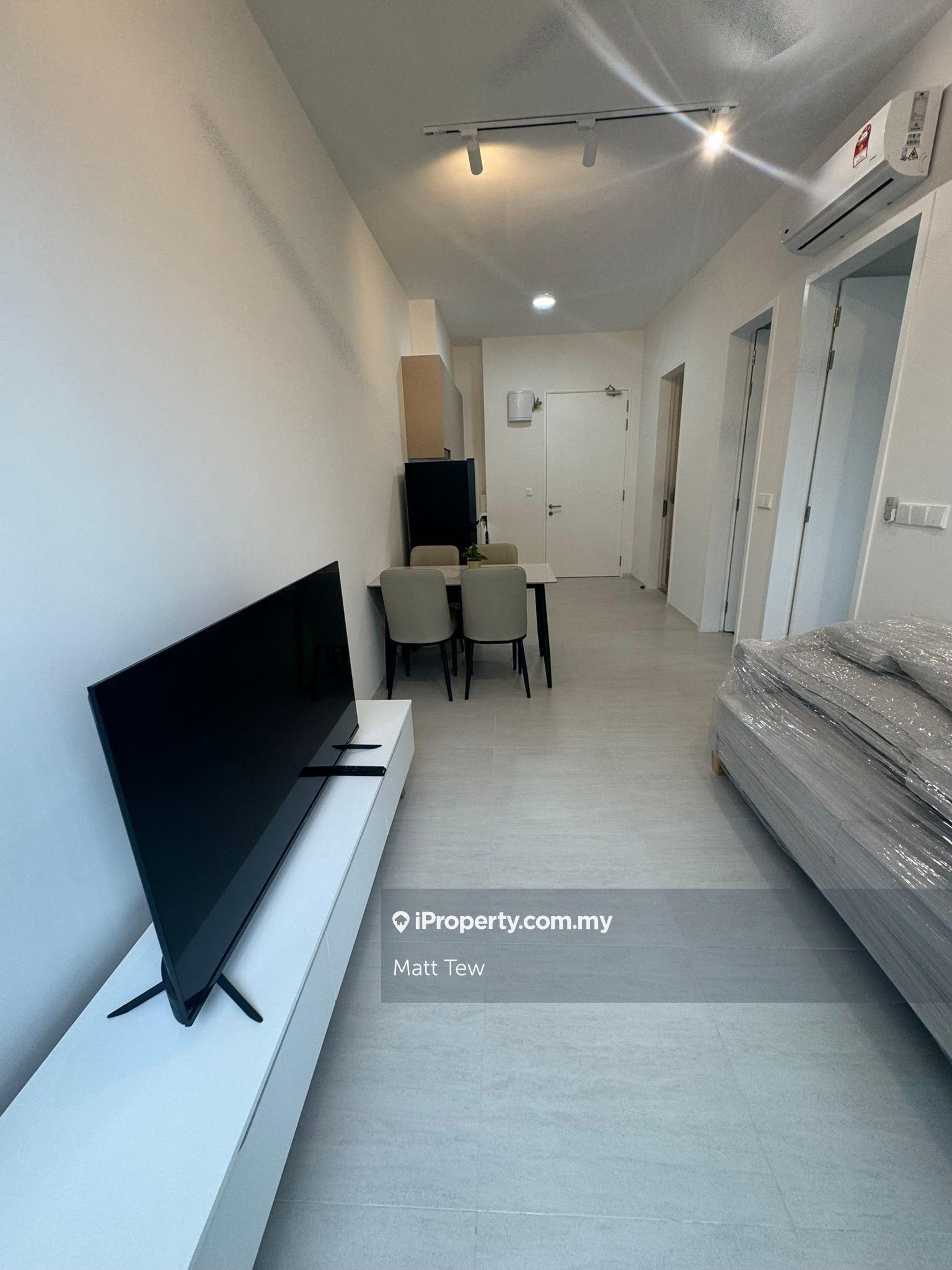 Walking distance to Mall, office , free Shuttle bus to LRT