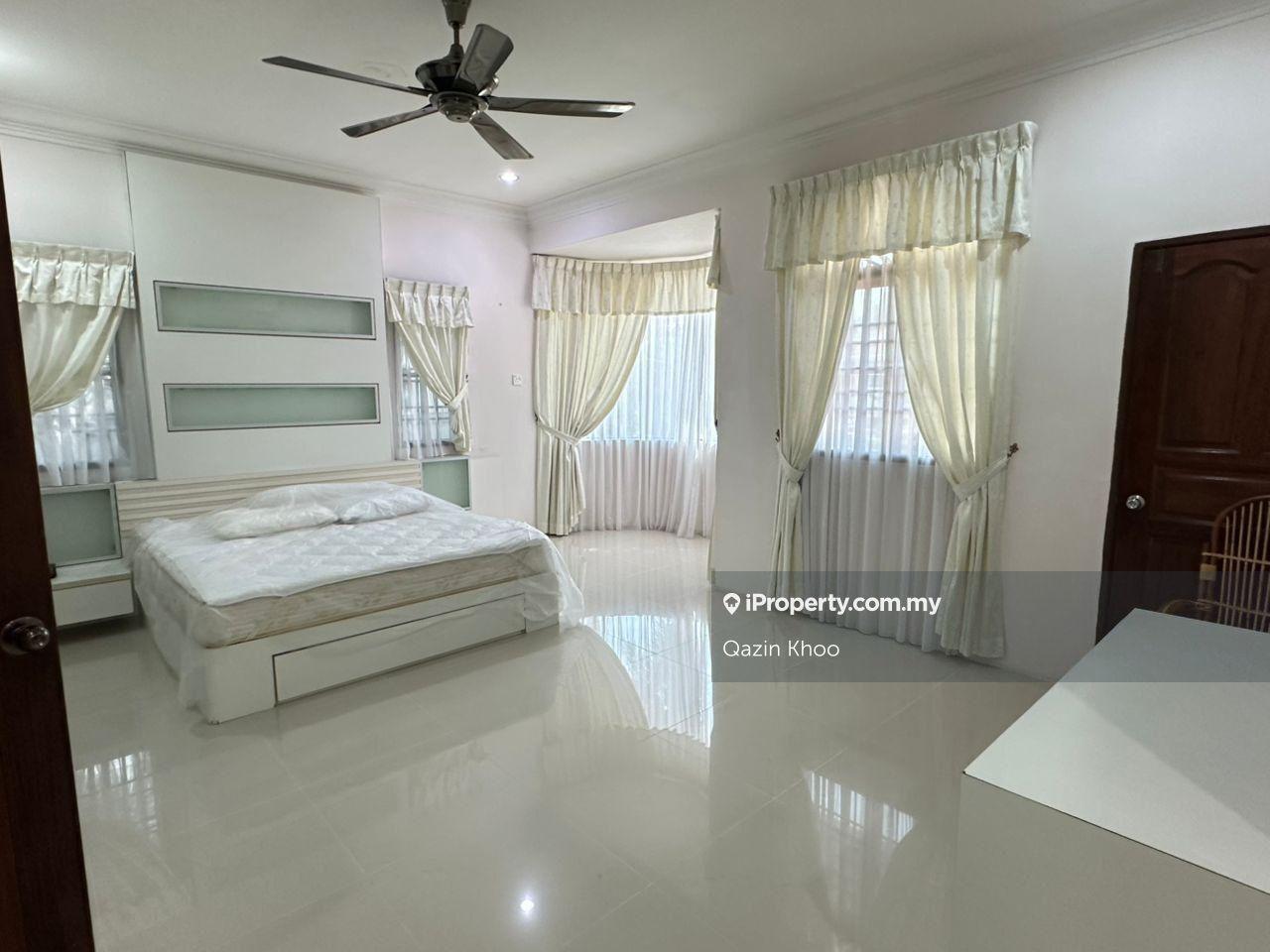 Extended Kitchen, Gated & Guarded, Good Condition, Pasir Puteh