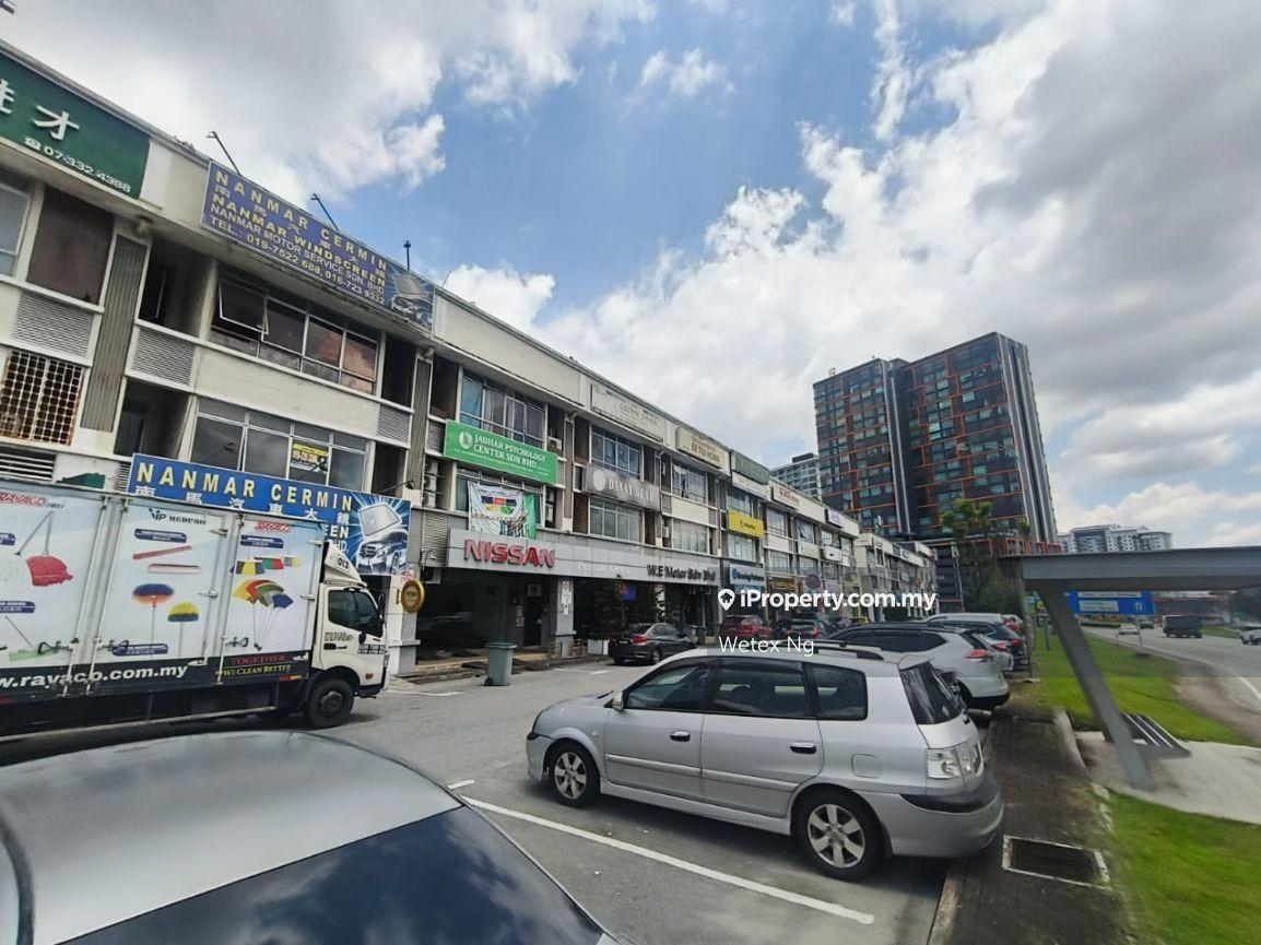 3 Storey Facing Main Road Shoplot for Sale