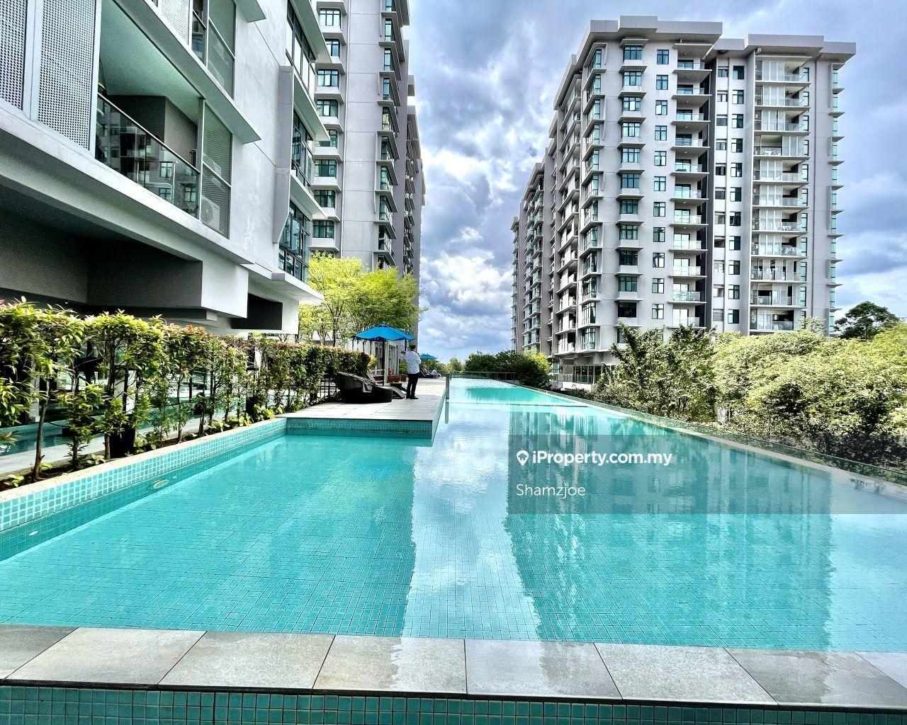 Biggest unit. Corner Unit. Good Location. 3 Carparks