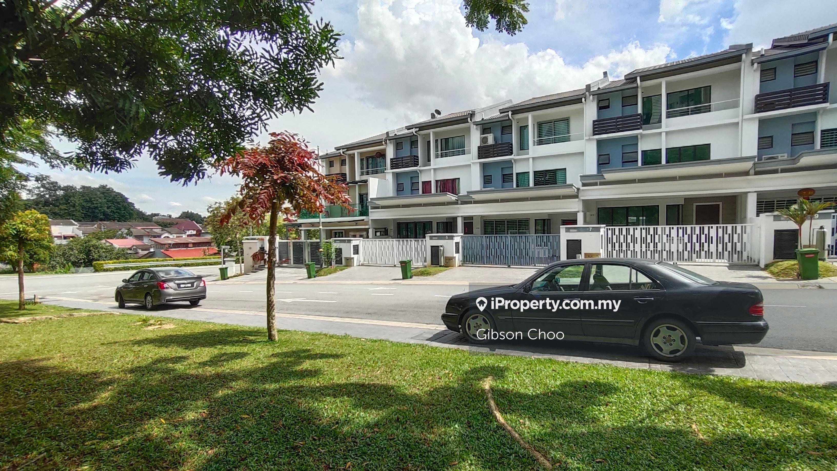 3 storey superlink house for Sale in tropicana cheras.