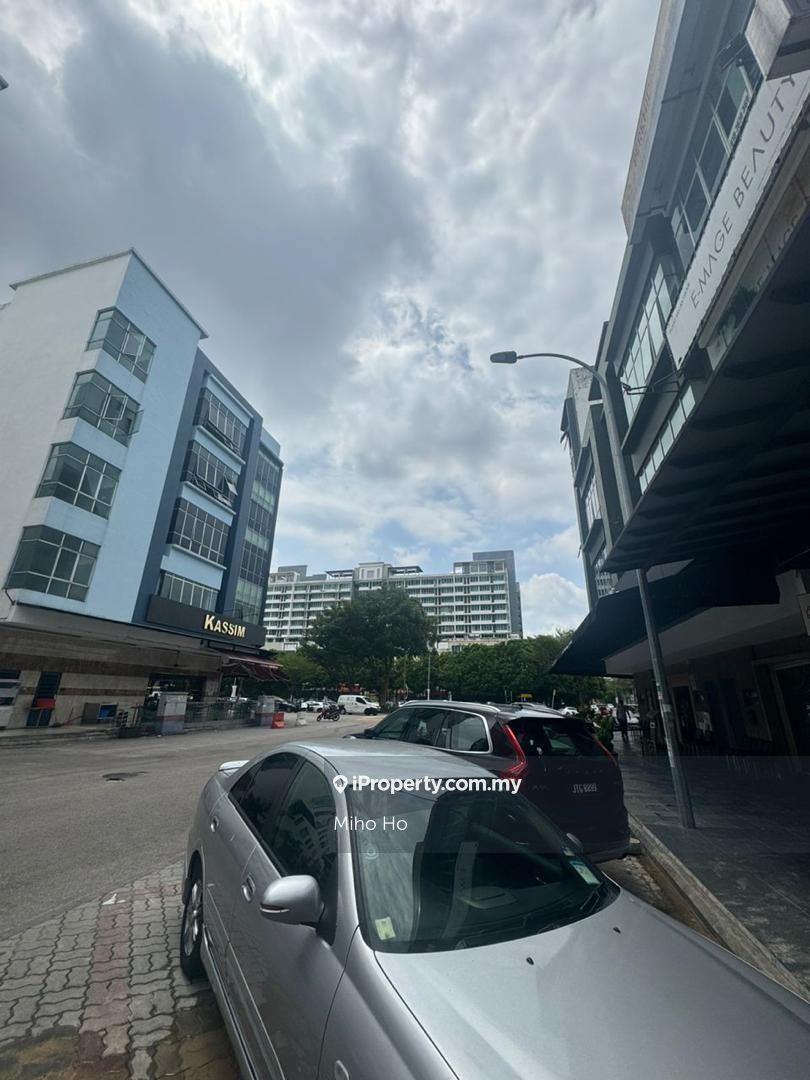 Austin Heights 3 Storey Shoplot Sale High Visibility In Crowded Area