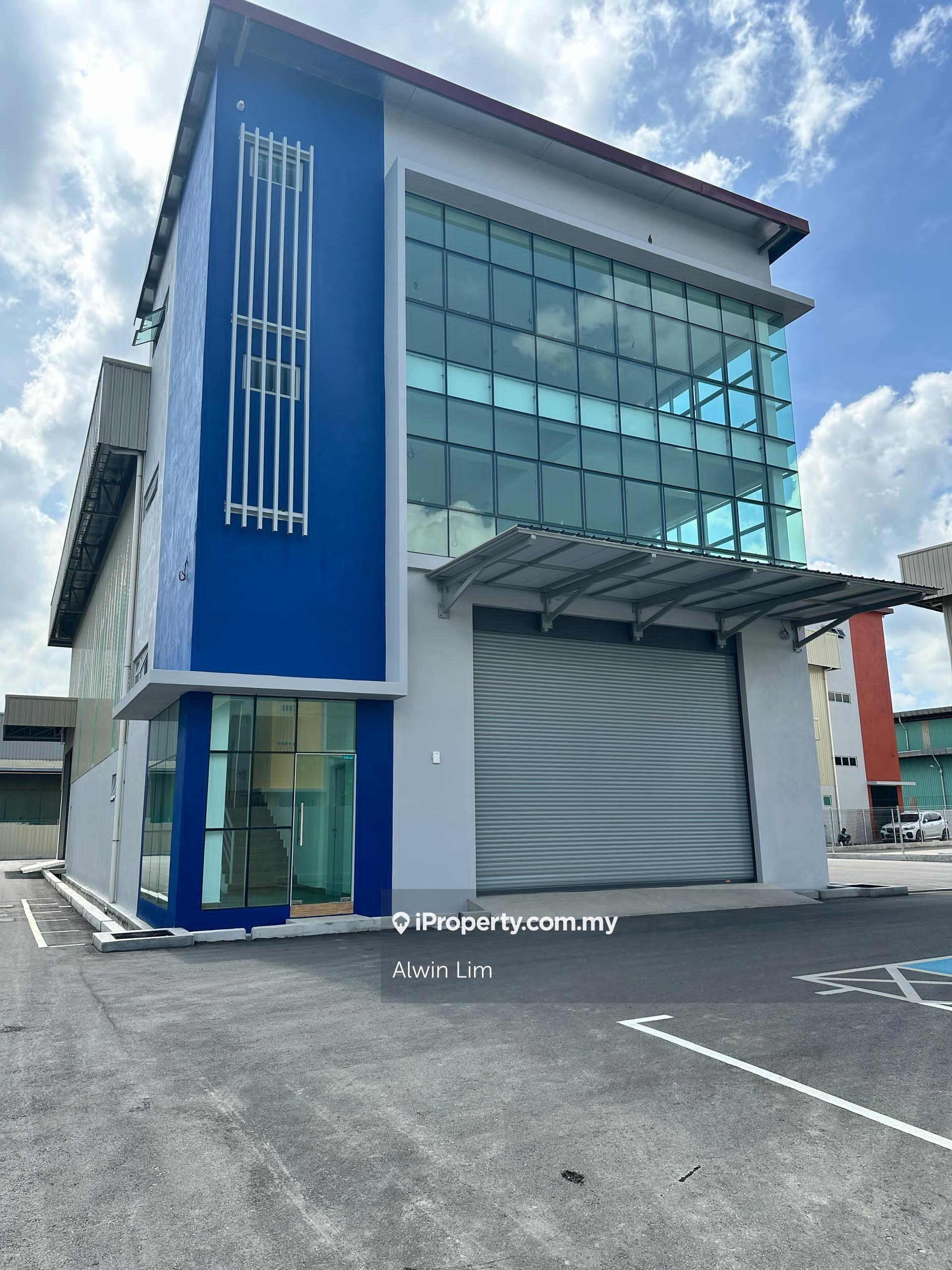 The Biggest Detached Light Industrial Factory at The Hub Valdor