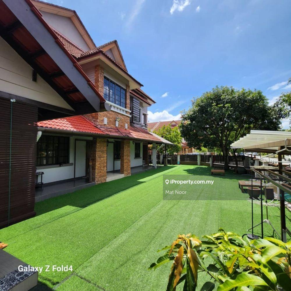 Renovated Double Storey Semi-D Corner Lot Bandar Nusaputra Puchong