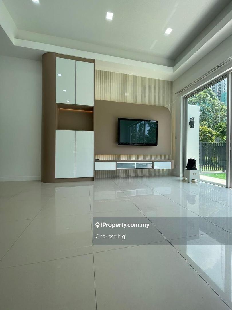 Luxury Condo Landed in the sky with private land Nice Renovated