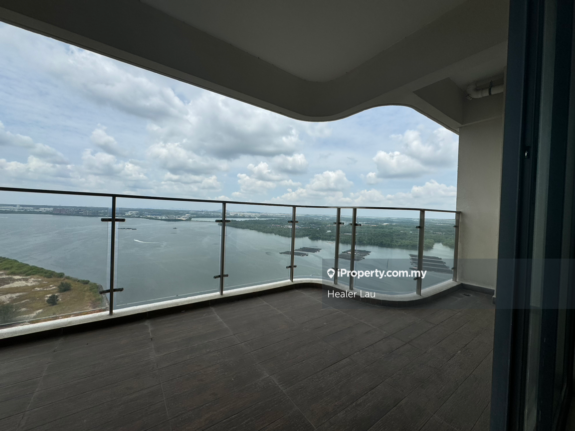 Bay Laurel @ Danga Bay Seaview Foreigner Can Purchase!!  
