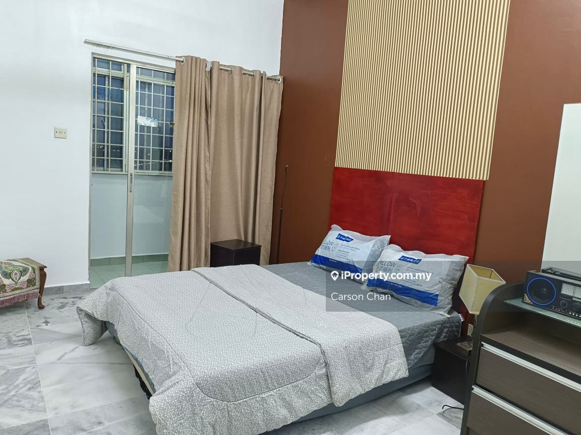 Fully Furnished Newly Renovated Unit 