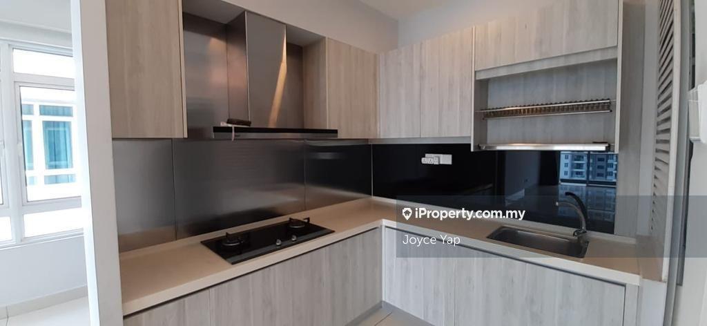 High floor big unit for sale, all rooms facing forest view!