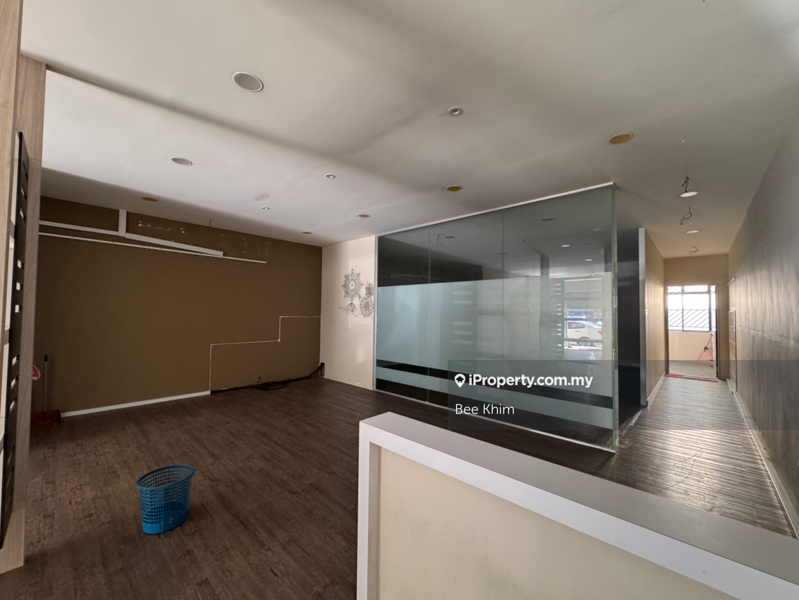 Ground floor shop @ Bukit Indah for rent