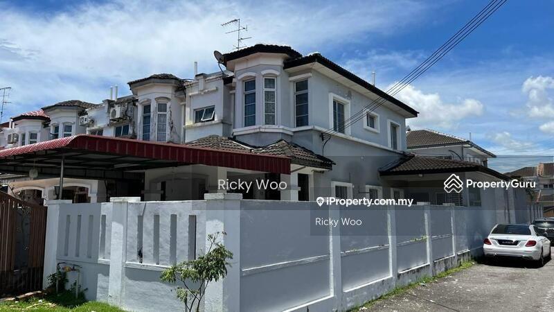 Bukit Indah double storey end lot house, freehold unit