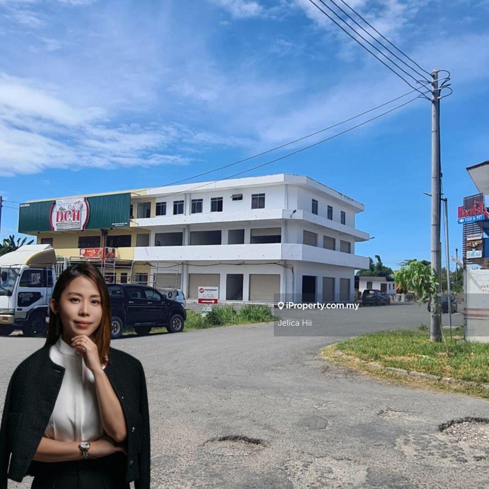 Commercial putatan 3 storey shoplot for sale 