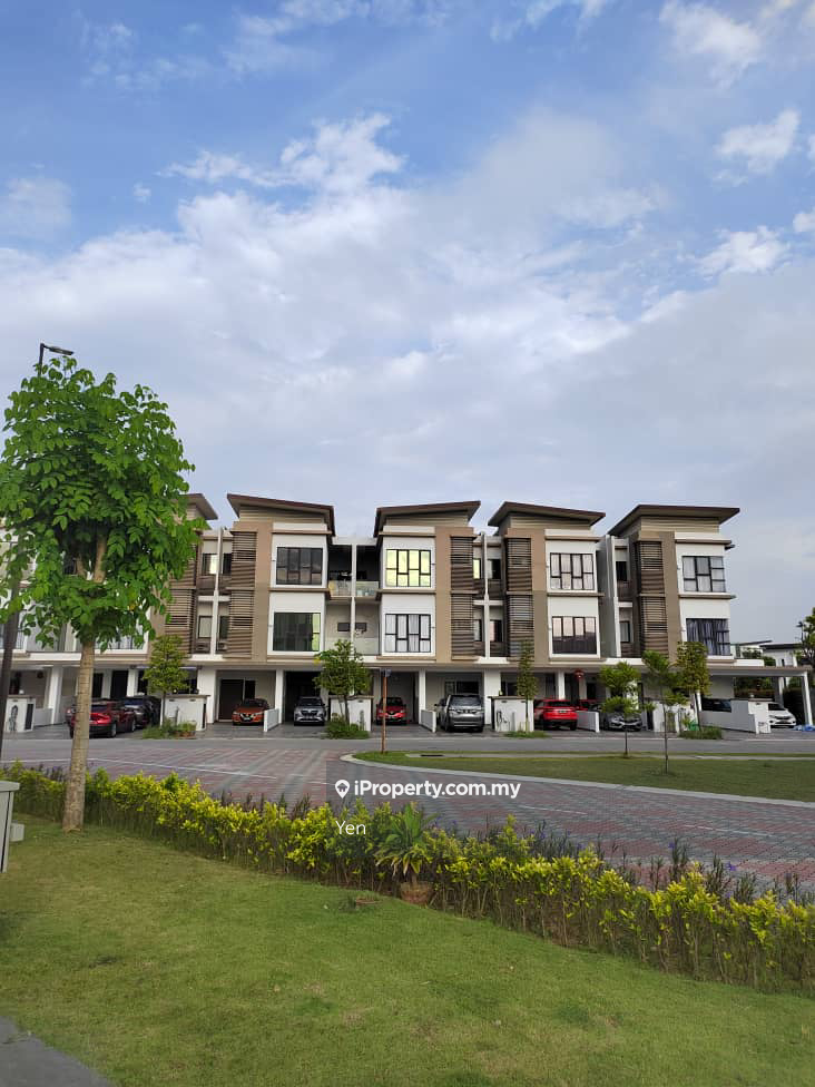 16 Sierra Corner Lot Townhouse for Rent
