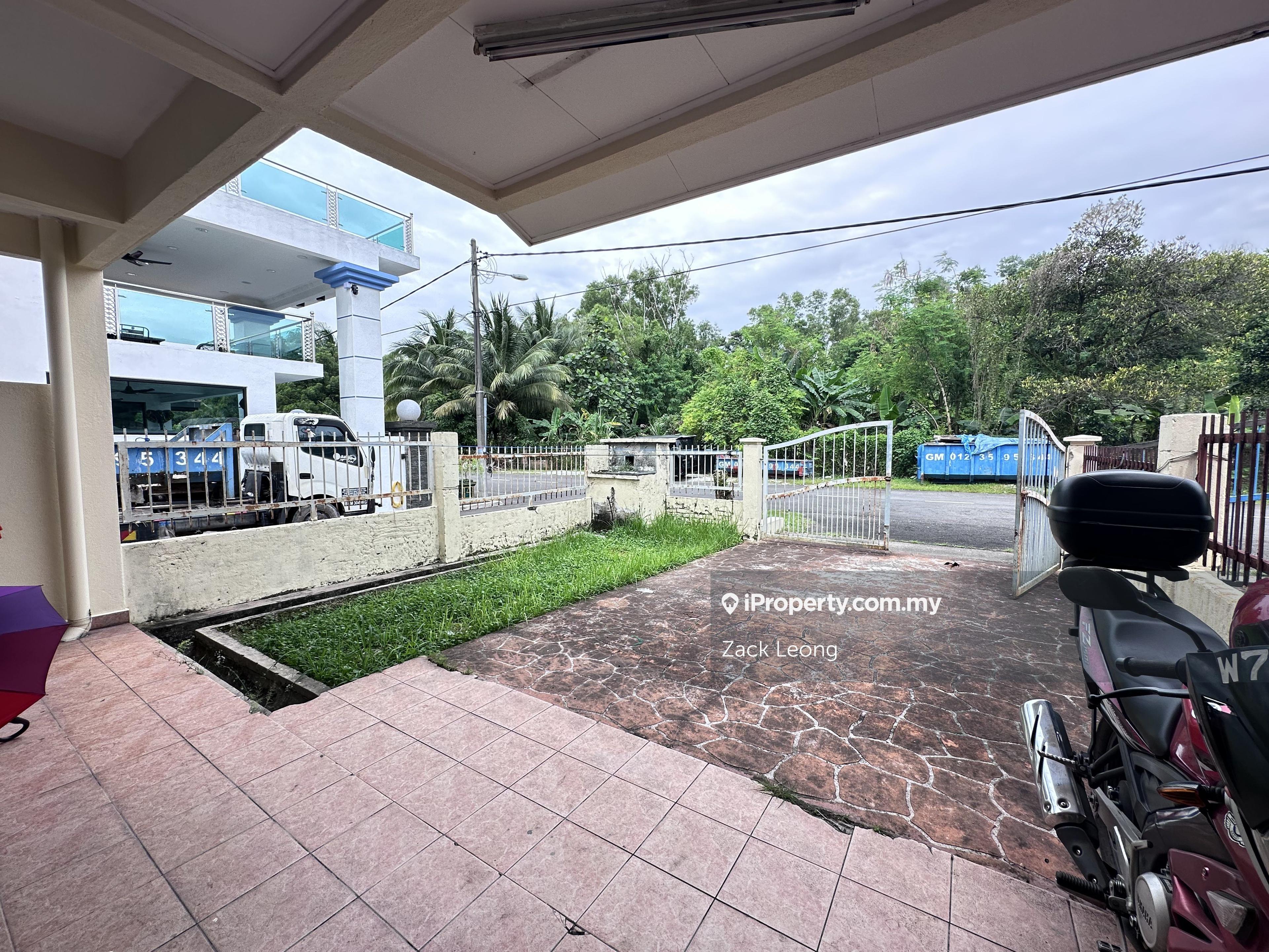 Puchong Utama / Facing Open 24-hr Security / 2 sty corner end lot
