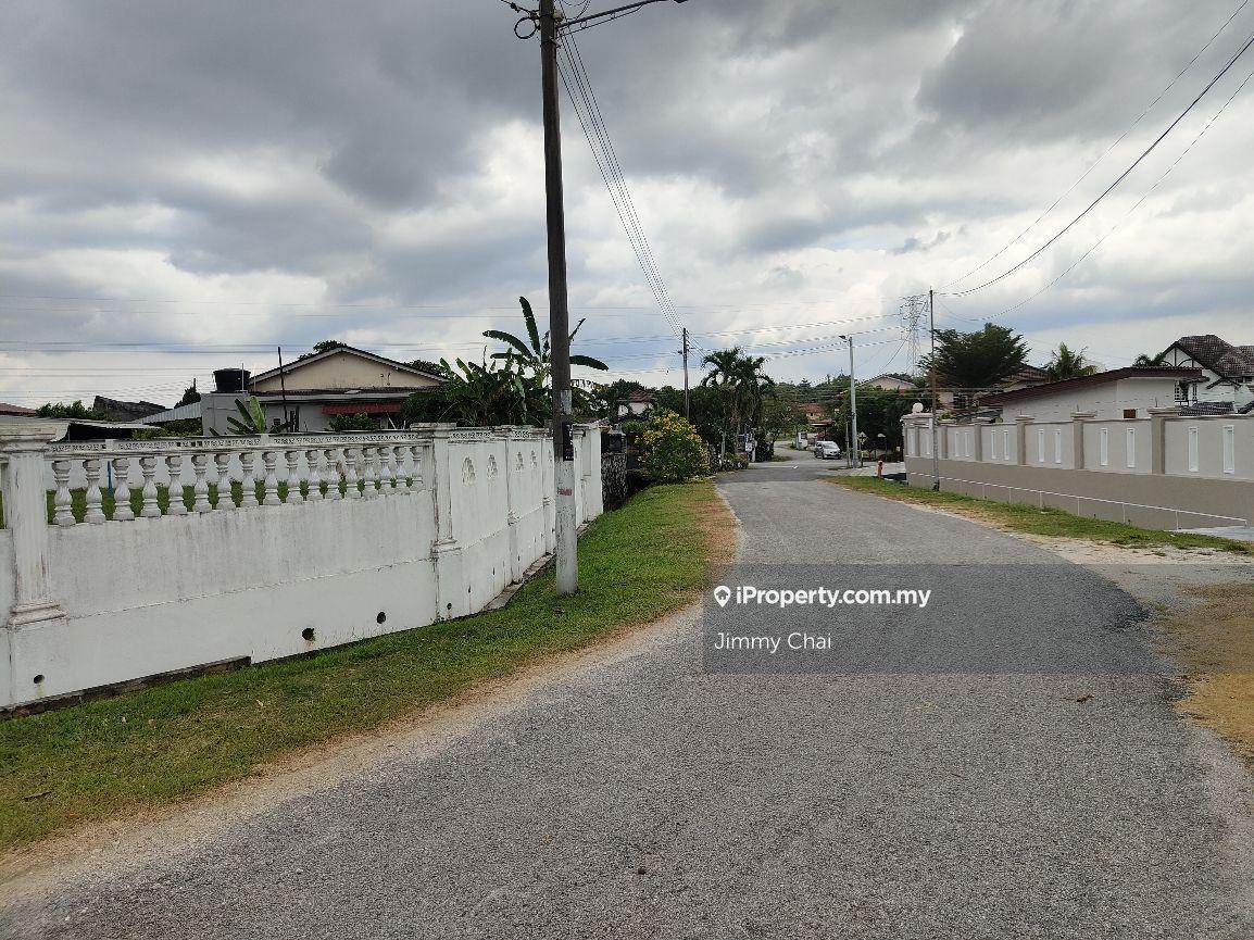 Big compound bungalow house in Taman SEA