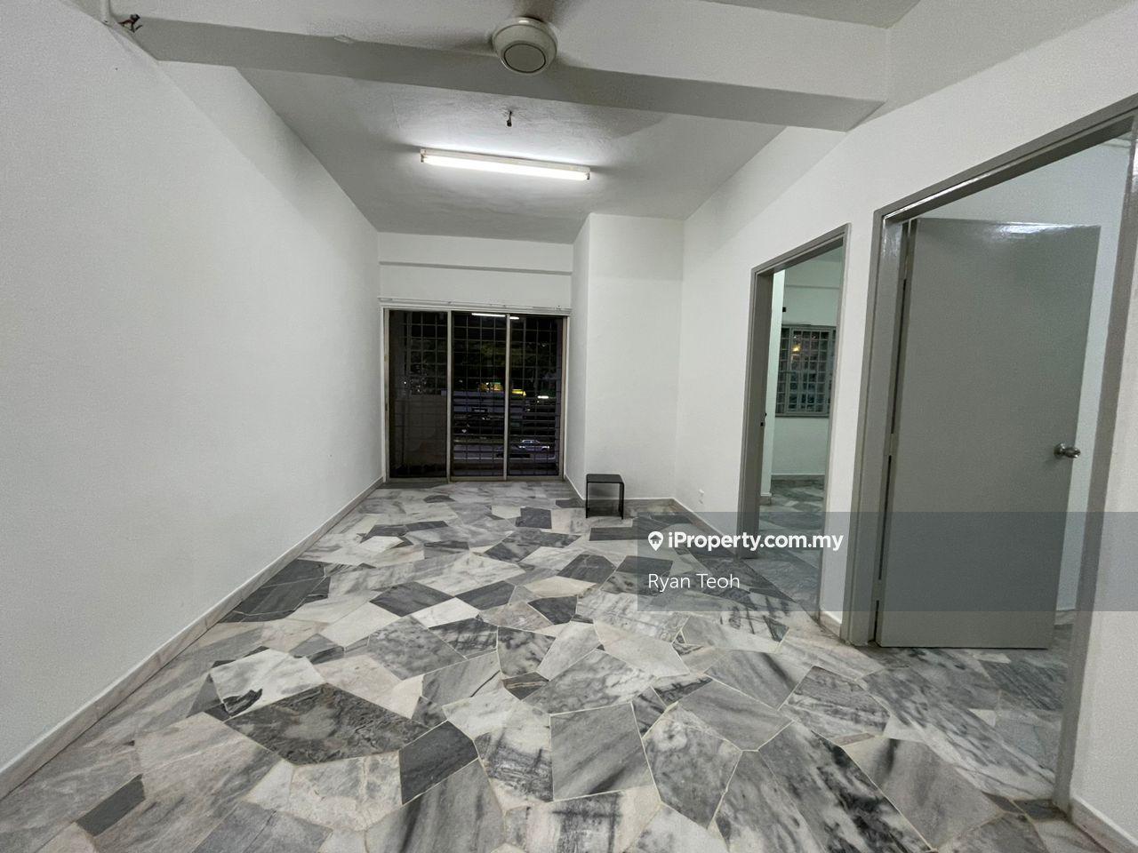 2nd Floor, Chinese Owner, Strategic Location, Recently Painted, 3 Room