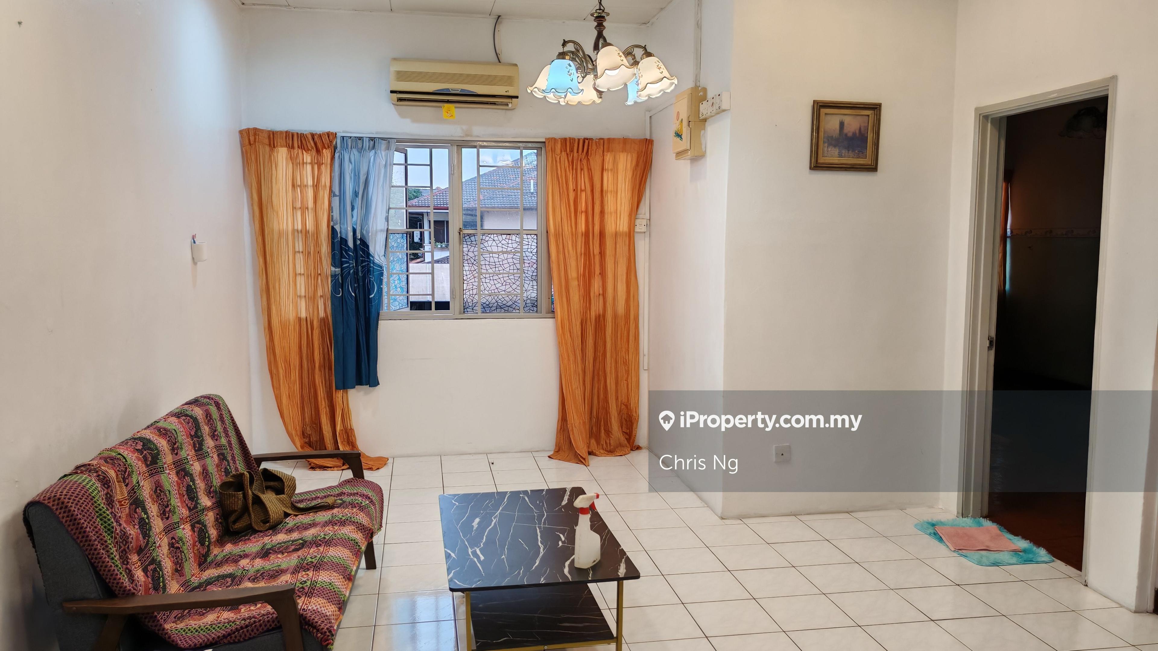 Partial Furnished Bukit Rimau Townhouse Kota Kemuning