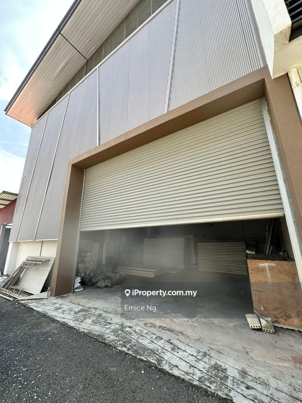 3 storey Warehouse for rent 