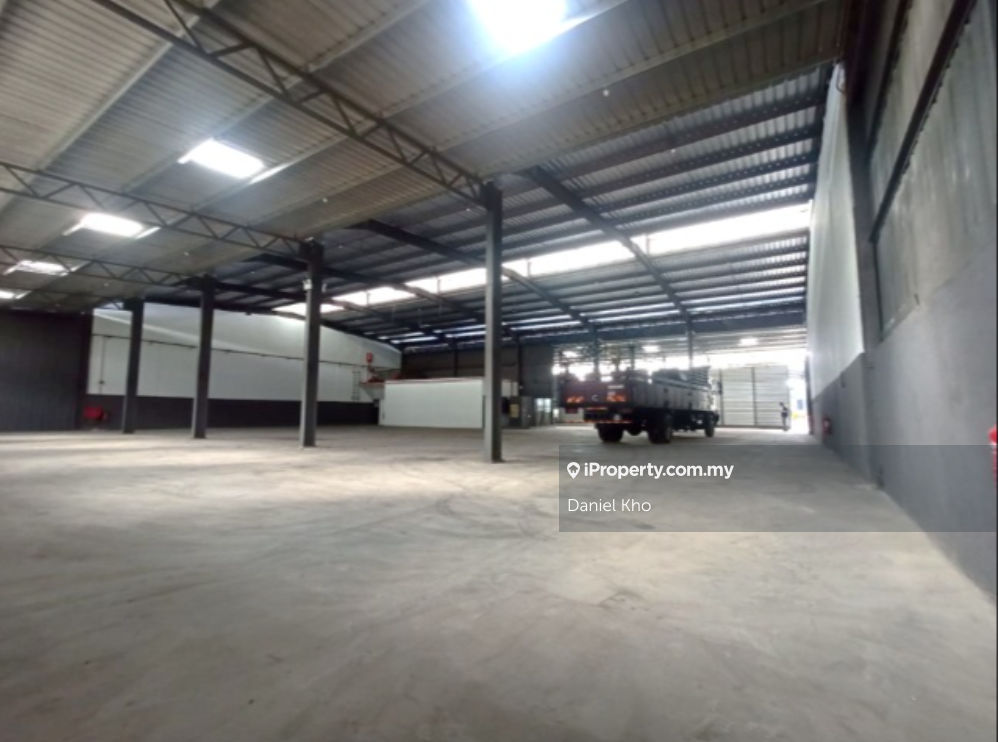 Semi d warehouse with Cf near by North Port 