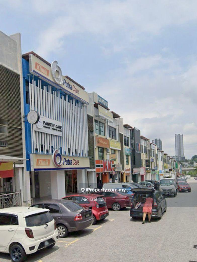 Corner shop lot putra walk ,Taman Pinggiran Putra seri kembangan 