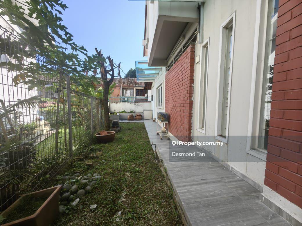 Gated & Guarded Security , Endlot Garden, Walking Distance to Park