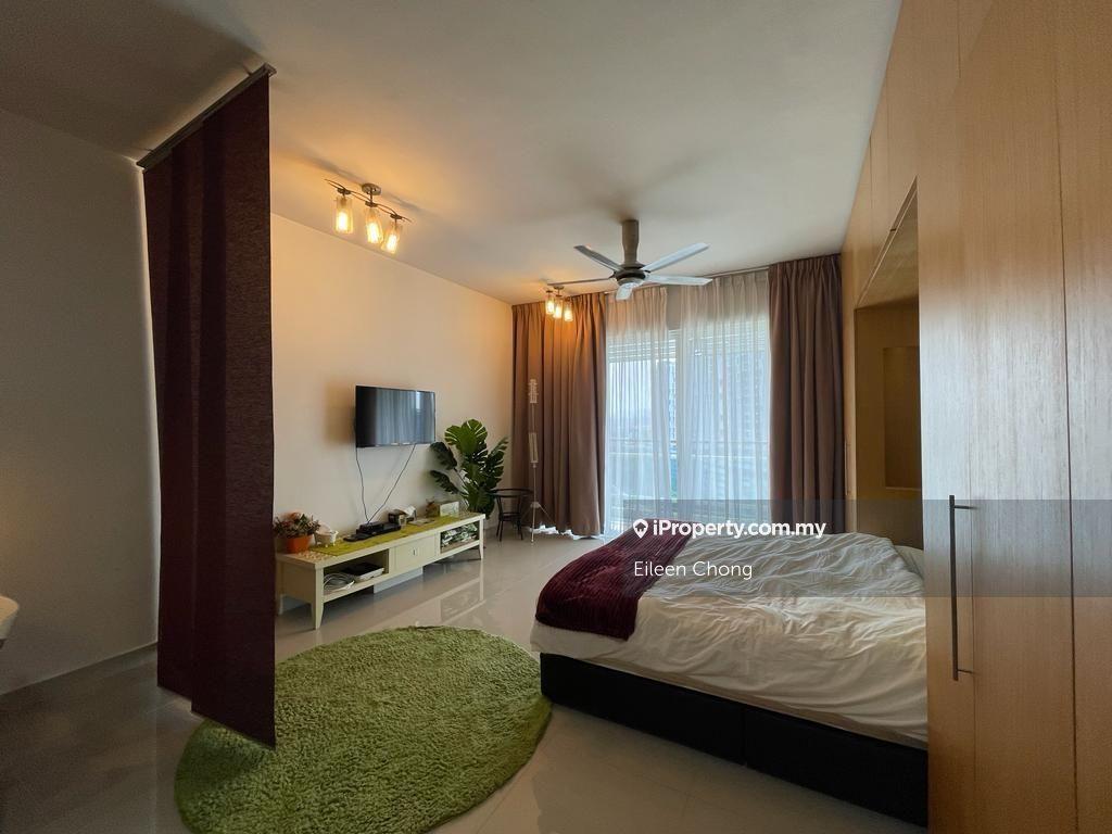 Well maintain studio unit available in November 2025