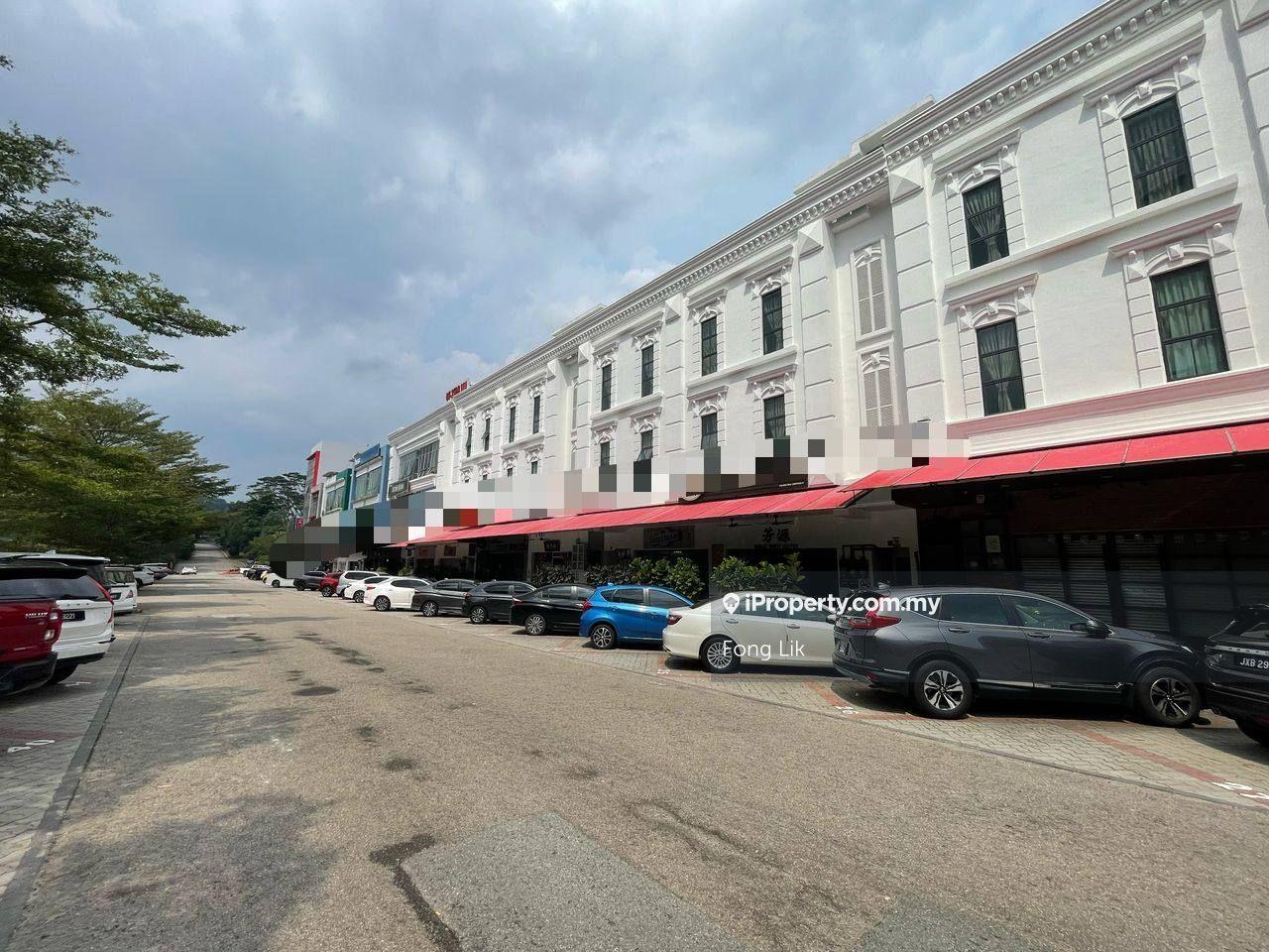 3 storey shoplot For Sale