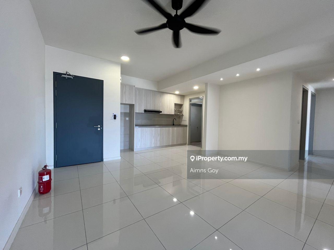 Emerald 9 Partly Well Maintain Renovated Unit For Sale Walk to MRT