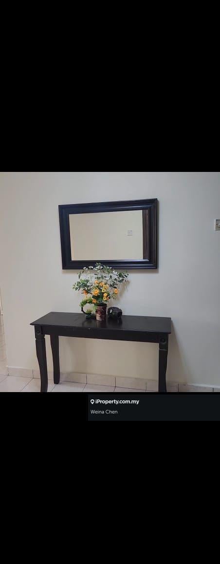 Beautiful Refurbished Well Kept Corner Unit