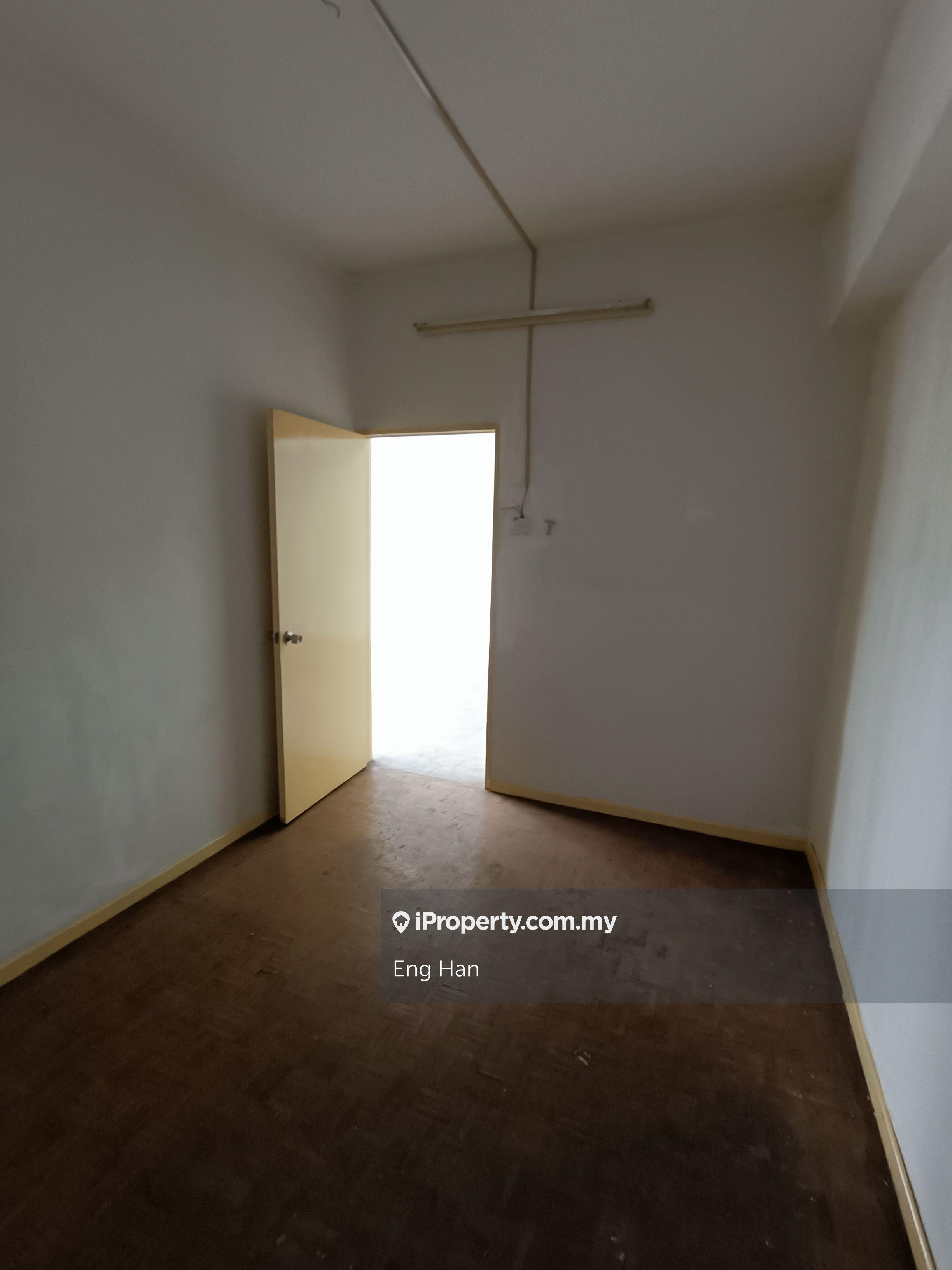 Bandar Sungai Long Glen Court Flat for Sale