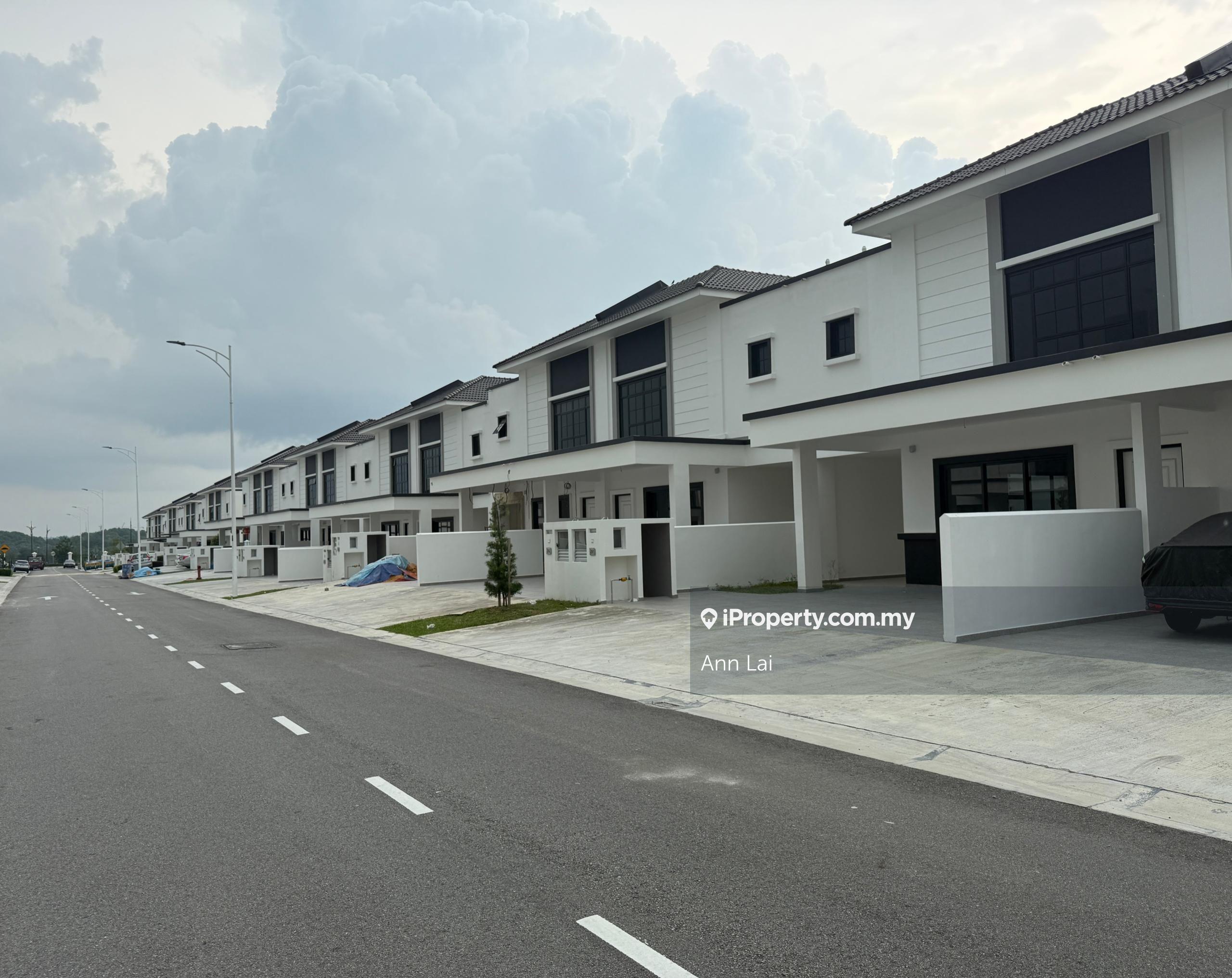 Brand new unit -Gated & Guarded -Freehold -Non Bumi Lot -Intermediate