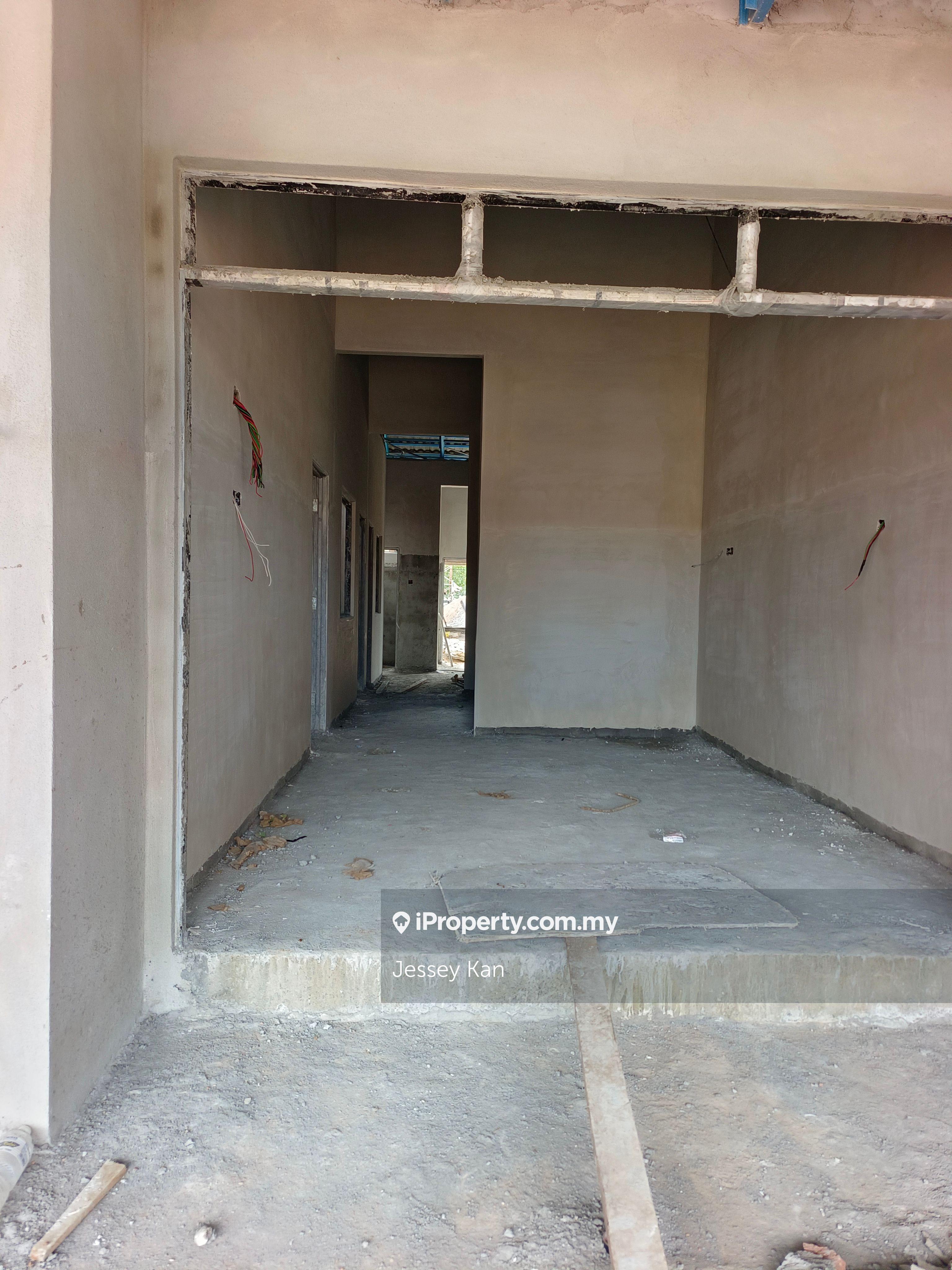 Single storey terrace for sale in taman balok baru