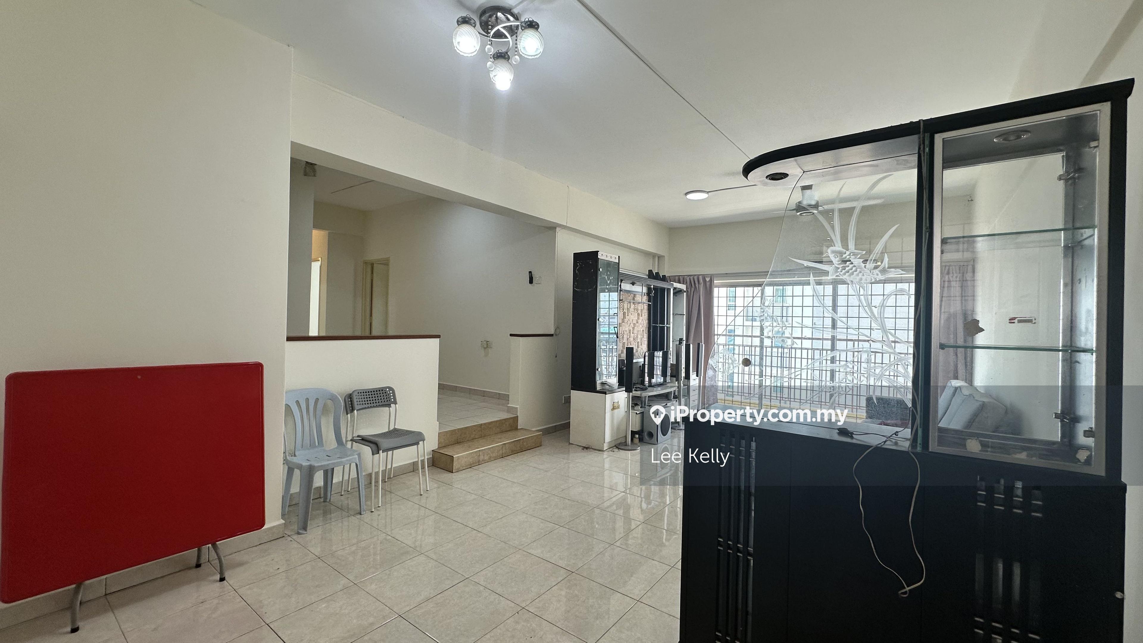 End-Lot 3 Bedrooms 2 Bathrooms with family hall, Near amenities PJ