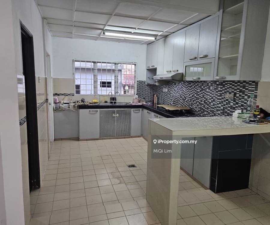 Bandar mahkota cheras 2 storey terrace 4room partial furnished 