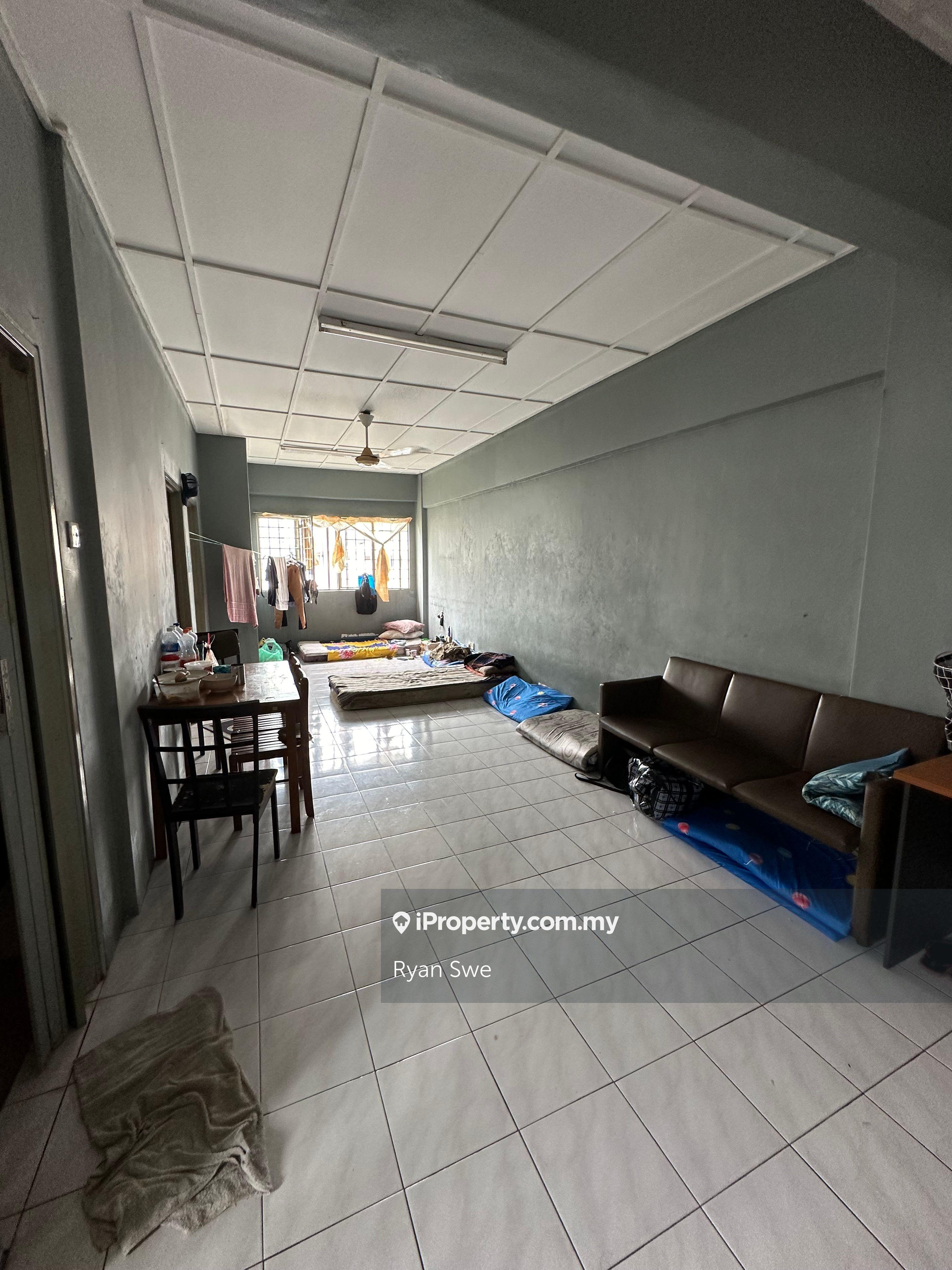 Meranti Apartment High Floor Tenanted Below Market Price 820sf Corner