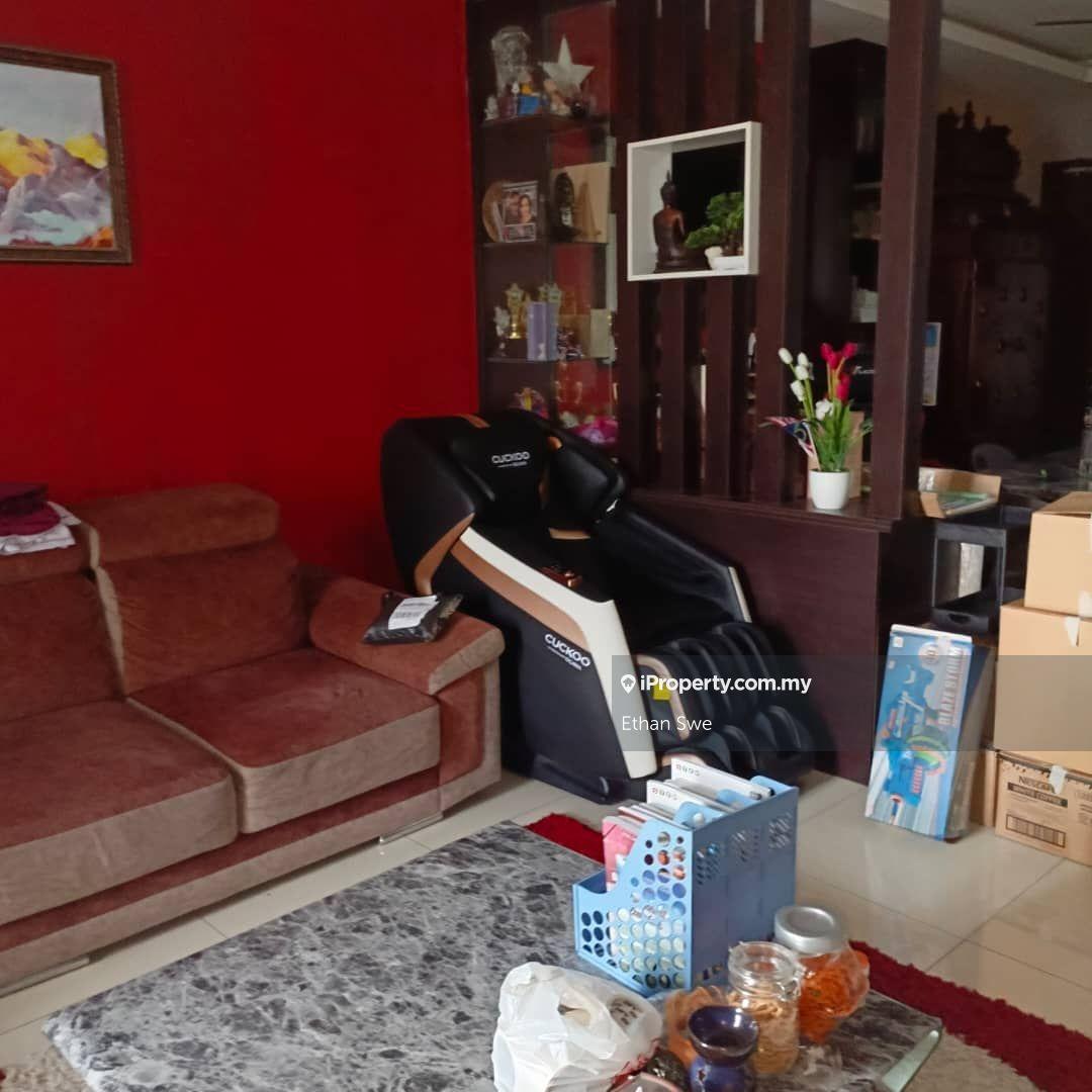 Golf View/Low Floor/Semi Furnished/Renovated/Wel Kept/Comfortable Stay