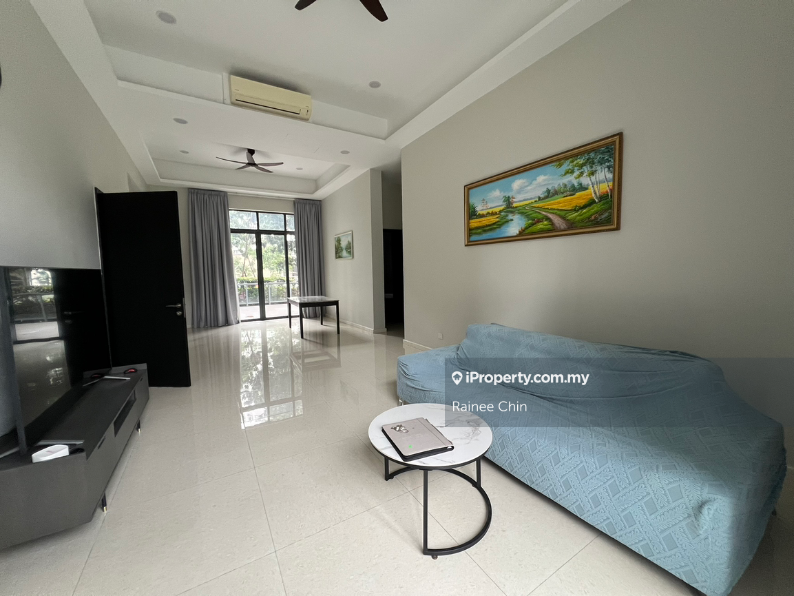 Condo with private garden 
