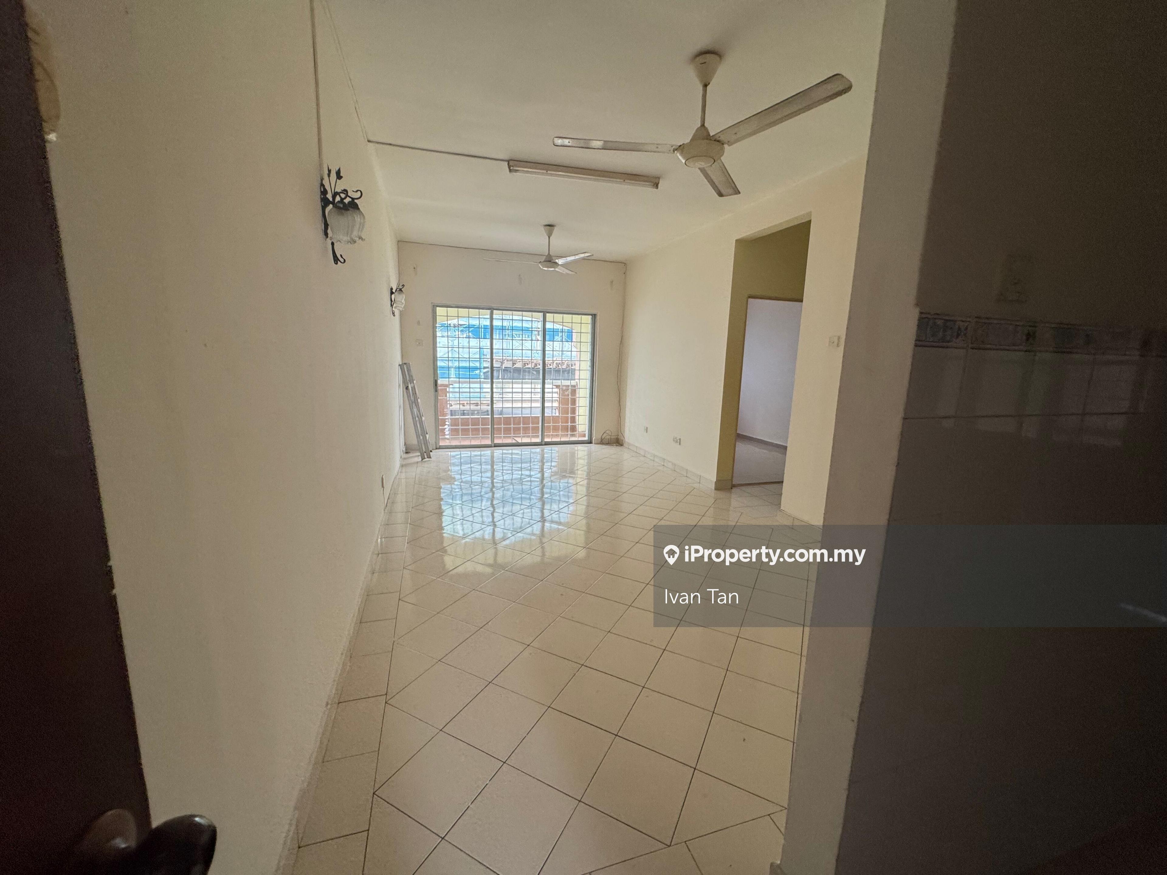 Pangsapuri Cengal Apartment near Leisure Mall