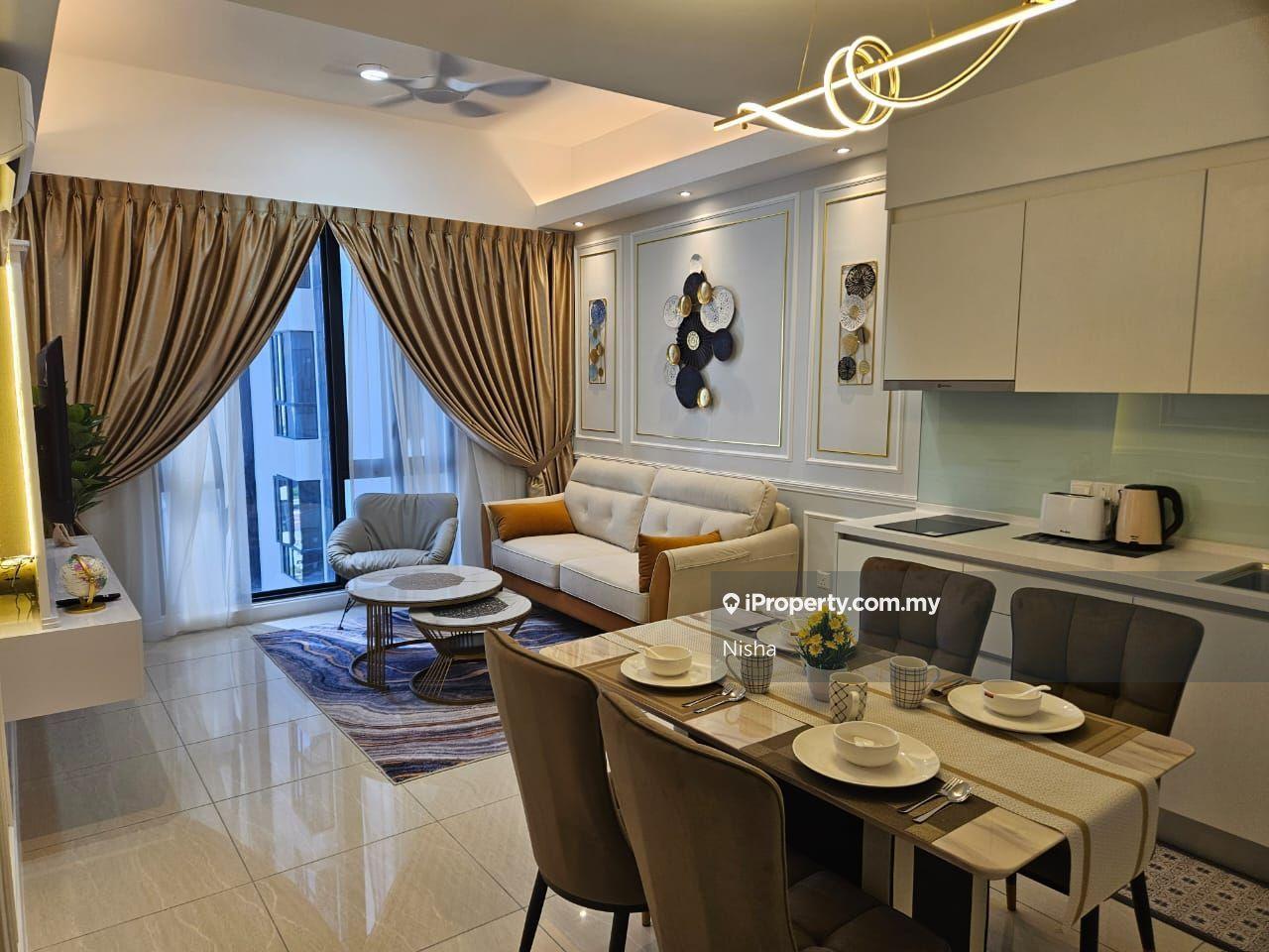 Sentral Suite - Mid Floor, Fully Furnish, Beautiful Unit with Balcony