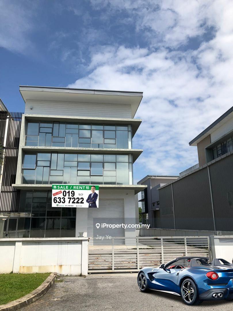 Limited Clean & Well Kept Semi-D factory for Rent