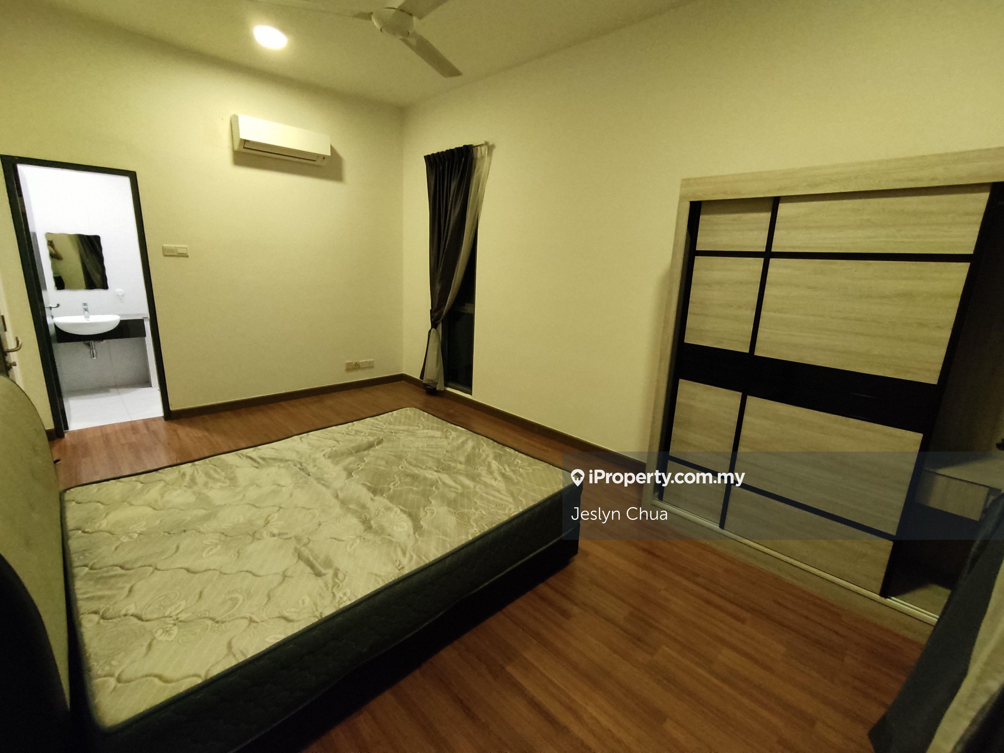 Master Room with Private Bathroom and Walking to BRT