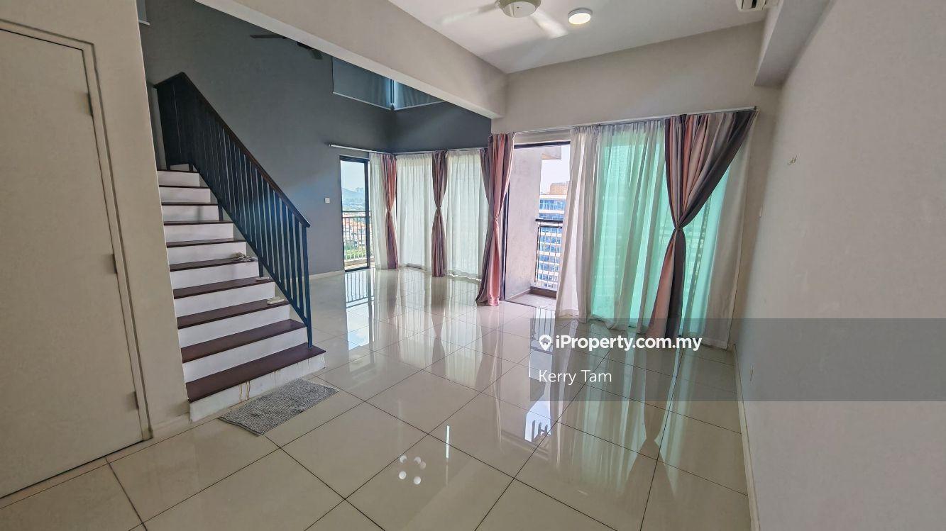Short walk to Jaya One, short drive to MRT /LRT station